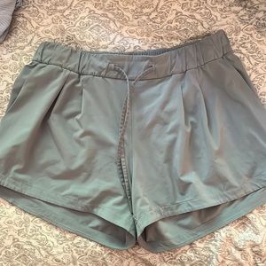 Lululemon shorts size 6